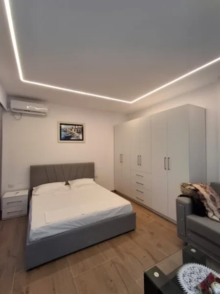 Vlore, jepet me qera garsonier 1+1 , 250 € 