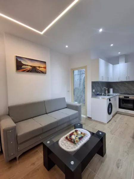 Vlore, jepet me qera garsonier 1+1 , 250 € 