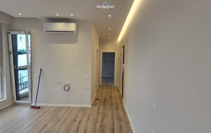 Tirane, jepet me qera zyre Kati 6, 60 m² 700 € (prane Kompleksit Kika 2)