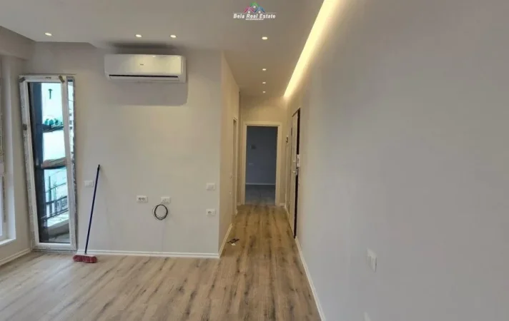 Tirane, jepet me qera zyre Kati 6, 60 m² 700 € (prane Kompleksit Kika 2)