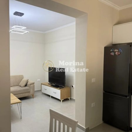 Tirane, jepet me qera apartament 3+1 Kati 3, 120 m² 800 € (Sauk)
