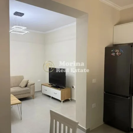 Tirane, jepet me qera apartament 3+1 Kati 3, 120 m² 800 € (Sauk)
