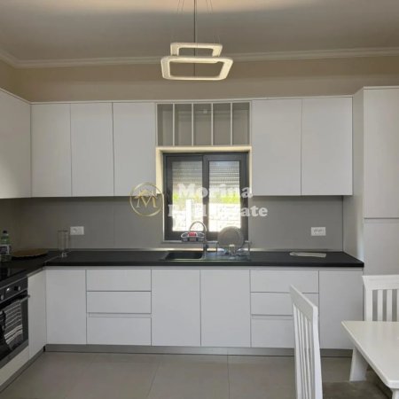 Tirane, jepet me qera apartament 3+1 Kati 3, 120 m² 800 € (Sauk)