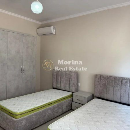 Tirane, jepet me qera apartament 3+1 Kati 3, 120 m² 800 € (Sauk)