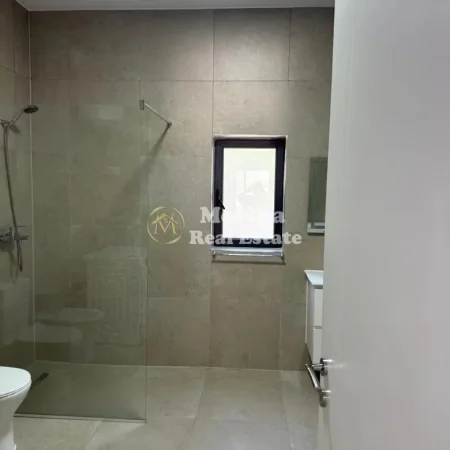 Tirane, jepet me qera apartament 3+1 Kati 3, 120 m² 800 € (Sauk)