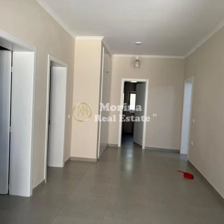 Tirane, jepet me qera apartament 3+1 Kati 3, 120 m² 800 € (Sauk)