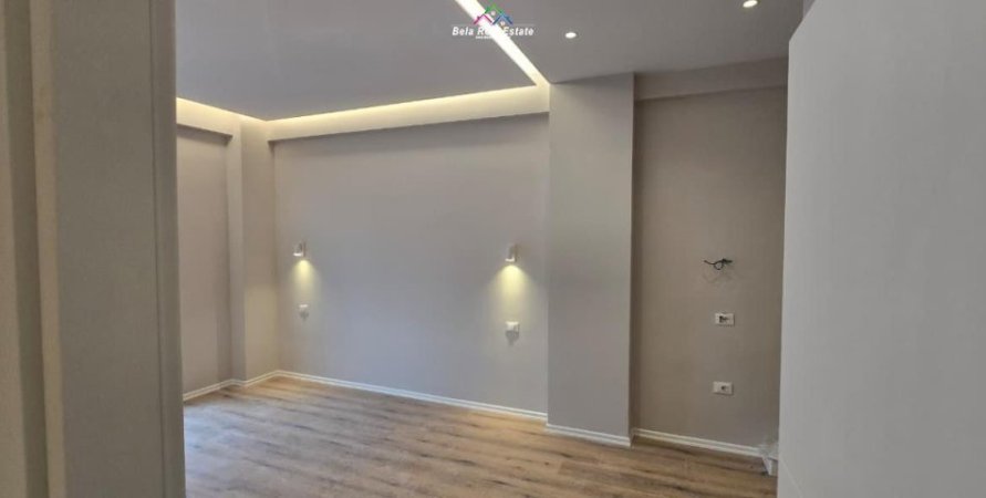 Tirane, jepet me qera zyre Kati 6, 100 m² 900 € (prane Kompleksit Kika 2)