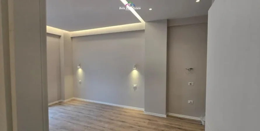 Tirane, jepet me qera zyre Kati 6, 100 m² 900 € (prane Kompleksit Kika 2)