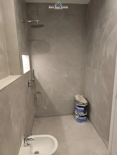 Tirane, jepet me qera zyre Kati 6, 100 m² 900 € (prane Kompleksit Kika 2)