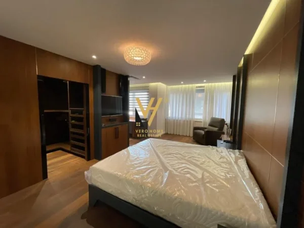 Tirane, jepet me qera apartament 3+1+Ballkon Kati 4, 220 m² 1.500 € (KOPSHTI BOTANIK)