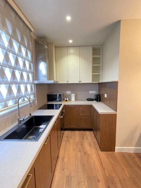 Tirane, jepet me qera apartament 2+1+Ballkon Kati 2, 75 m² 700 € (SELITE)