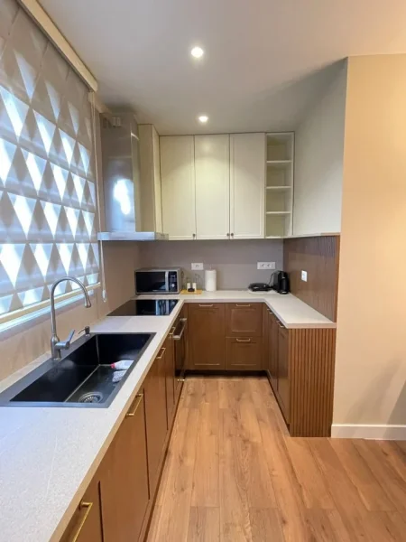 Tirane, jepet me qera apartament 2+1+Ballkon Kati 2, 75 m² 700 € (SELITE)