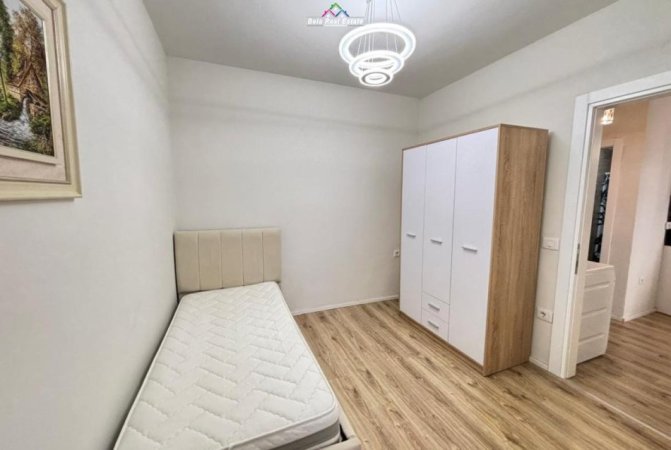 Tirane, jepet me qera apartament 2+1+Ballkon Kati 10, 85 m² 630 € (tek Kompleksi Golden Park)