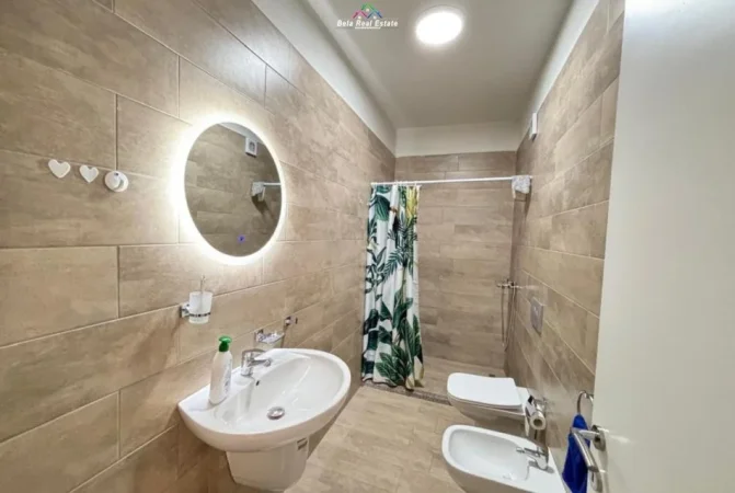 Tirane, jepet me qera apartament 2+1+Ballkon Kati 10, 85 m² 630 € (tek Kompleksi Golden Park)