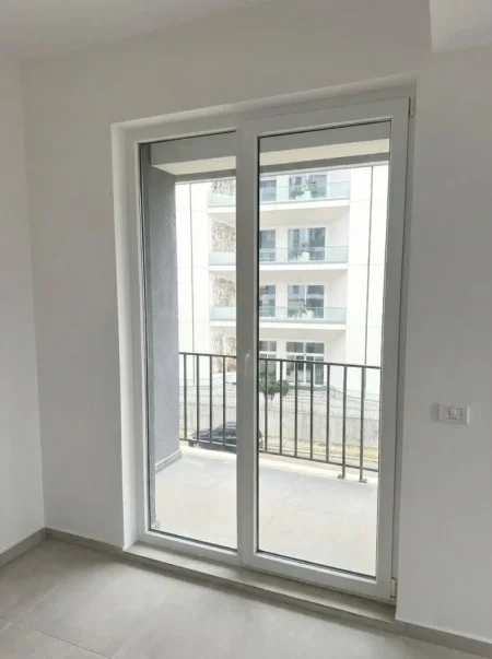 Tirane, jepet me qera apartament 2+1 Kati 2, 400 € 