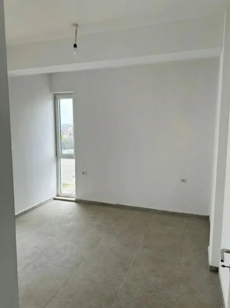 Tirane, jepet me qera apartament 2+1 Kati 2, 400 € 