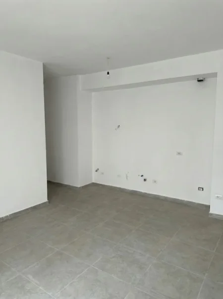 Tirane, jepet me qera apartament 2+1 Kati 2, 400 € 