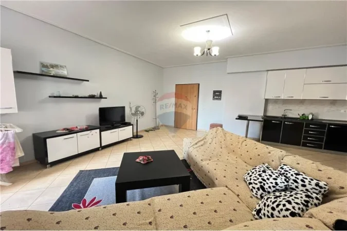 Vlore, jepet me qera apartament 2+1 , 350 € 