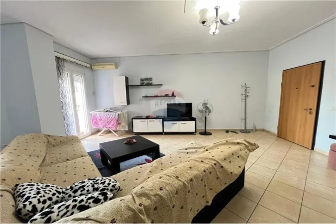 Vlore, jepet me qera apartament 2+1 , 350 € 