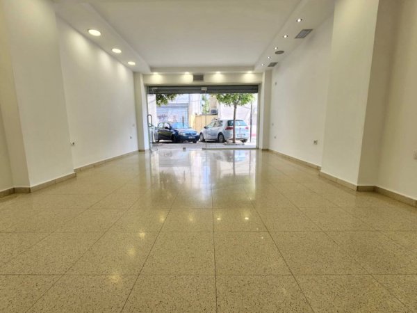 Dyqan Me Qira 📍Stacionit të Trenit - Braka, Pas fakuletit ||  Sip. 39m2 me Fasade te Gjere nga Rruga  (35,000 All/Muaj)