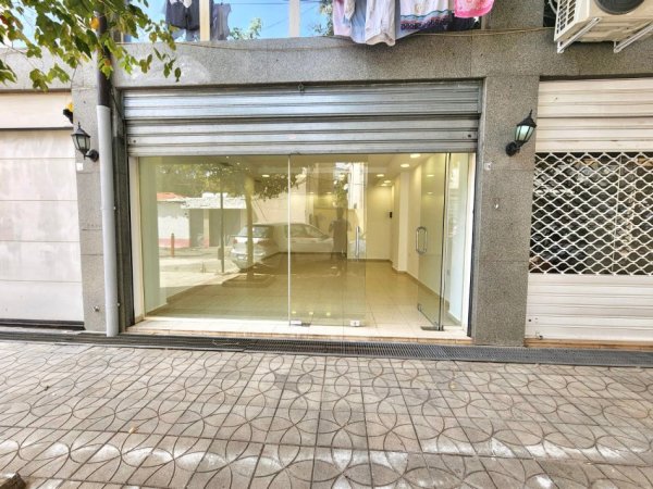 Dyqan Me Qira 📍Stacionit të Trenit - Braka, Pas fakuletit ||  Sip. 39m2 me Fasade te Gjere nga Rruga  (35,000 All/Muaj)
