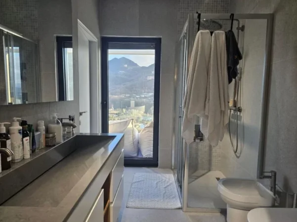 Tirane, shitet Vile , 220 m² 