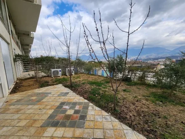 Tirane, jepet me qera Vile 4+1+Ballkon , 324 m² 2.000 € (Kodra e Diellit)