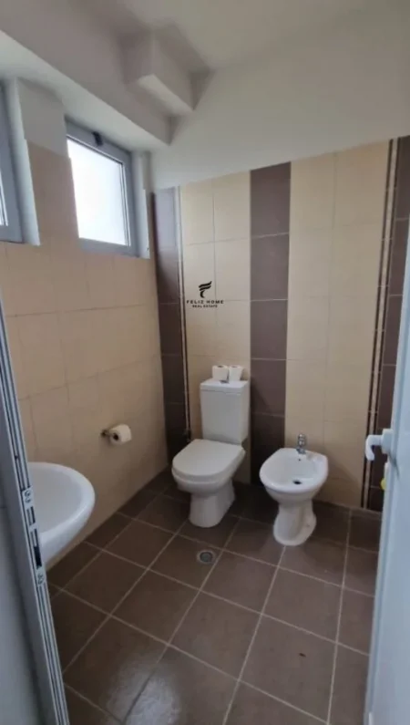 Tirane, jepet me qera magazine , 720 m² 2.200 € (KOMBINAT)