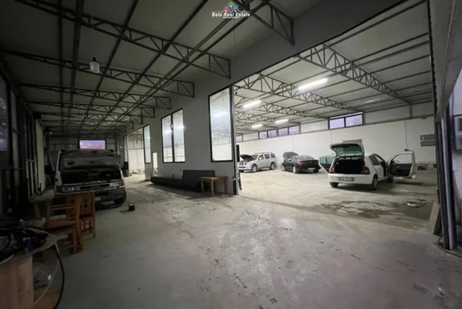 Tirane, jepet me qera magazine Kati 0, 700 m² 3.500 € (prane Profarmes)