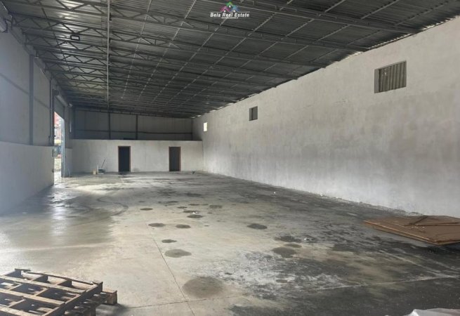 Tirane, jepet me qera magazine Kati 0, 550 m² 2.500 € (prane Hotel Continentalit)