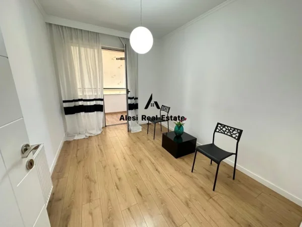 Tirane, jepet me qera apartament 2+1 Kati 9, 98 m² 900 € 