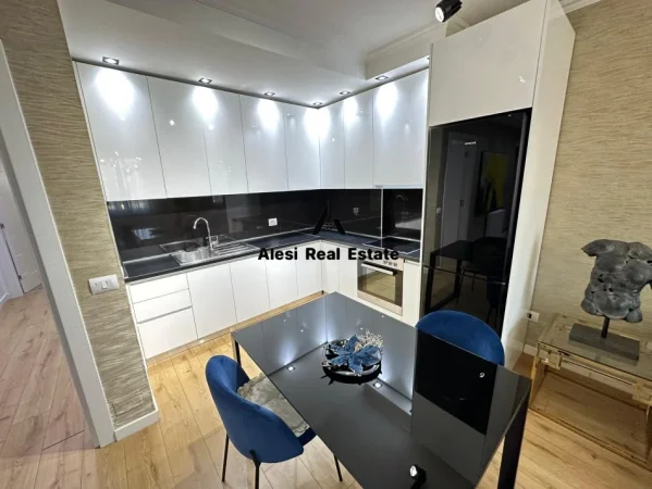 Tirane, jepet me qera apartament 2+1 Kati 9, 98 m² 900 € 