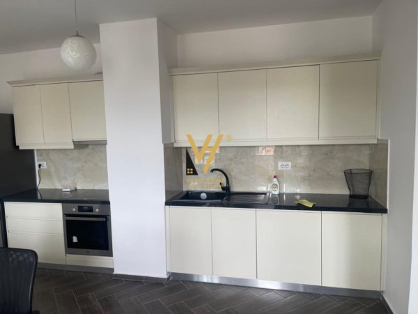 Tirane, jepet me qera zyre Kati 10, 80 m² 800 € (MYSLYM SHYRI)