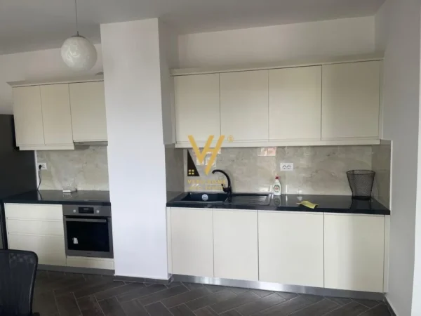 Tirane, jepet me qera zyre Kati 10, 80 m² 800 € (MYSLYM SHYRI)