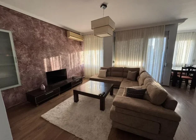 Tirane, jepet me qera apartament 2+1+Aneks+Ballkon Kati 8, 100 m² 800 € (selvia , rruga e dibres)