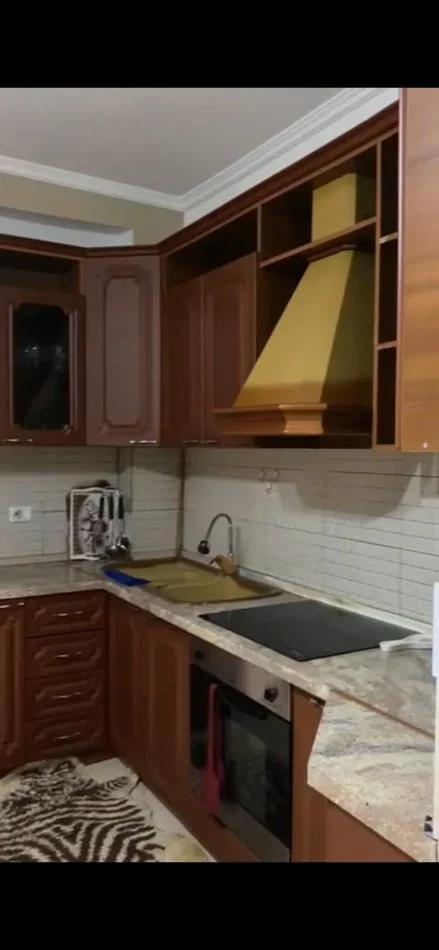 Tirane, jepet me qera apartament 2+1+Ballkon Kati 4, 106 m² 600 € (ASTIR)