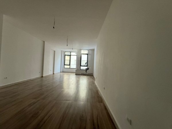 Tirane, jepet me qera zyre Kati 4, 180 m² 2.000 € (SHESHI WILLSON)