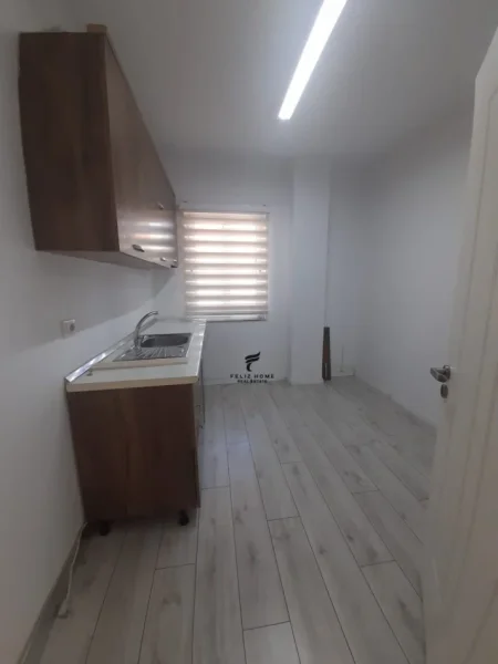 Tirane, jepet me qera zyre Kati 4, 180 m² 2.000 € (SHESHI WILLSON)