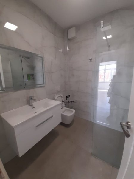 Tirane, jepet me qera zyre Kati 4, 180 m² 2.000 € (SHESHI WILLSON)