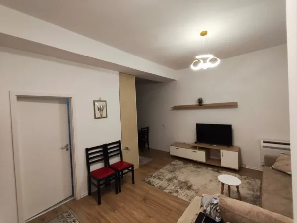 Tirane, jepet me qera apartament 1+1+Ballkon Kati 5, 66 m² (Rr Mihal Grameno)