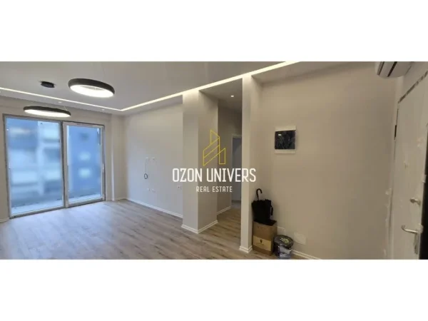 Tirane, jepet me qera apartament 2+1 Kati 6, 92 m² 900 € (Komuna e Parisit)