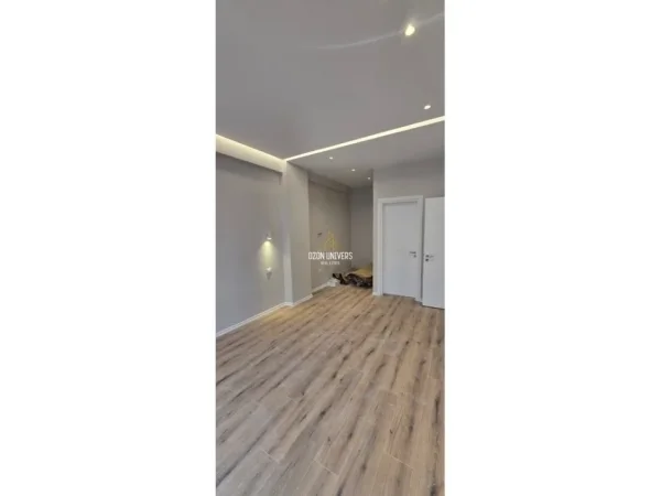 Tirane, jepet me qera apartament 2+1 Kati 6, 92 m² 900 € (Komuna e Parisit)