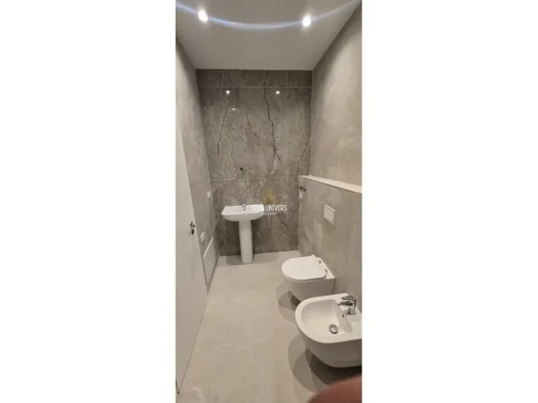 Tirane, jepet me qera apartament 2+1 Kati 6, 92 m² 900 € (Komuna e Parisit)