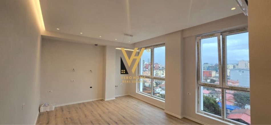 Tirane, jepet me qera zyre Kati 6, 60 m² 700 € (KOMUNA E PARISIT)