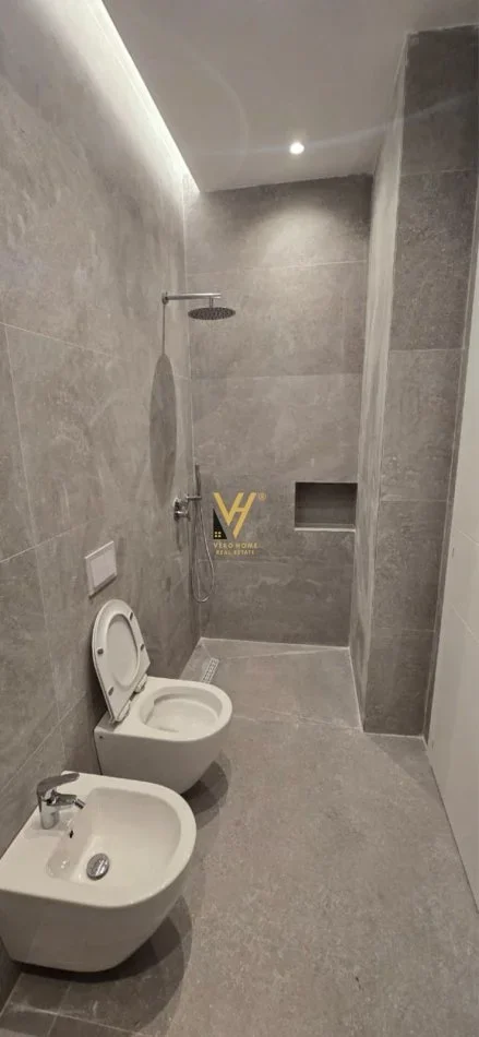 Tirane, jepet me qera zyre Kati 6, 60 m² 700 € (KOMUNA E PARISIT)