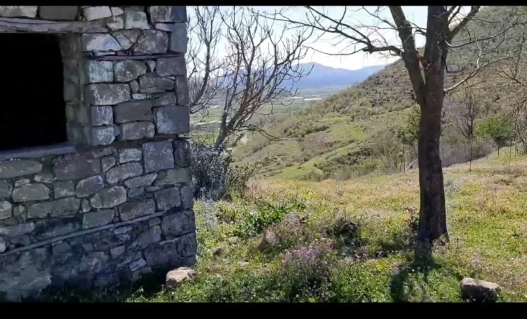 SHTEPI E VJETER (300M²+1300 M² TOKE) , 8.000.000 € (Baldushk)