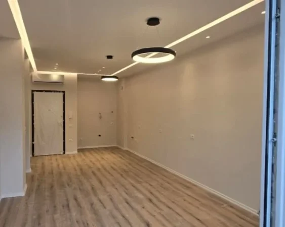 Tirane, jepet me qera zyre Kati 6, 70 m² 700 € (komuna e parisit)