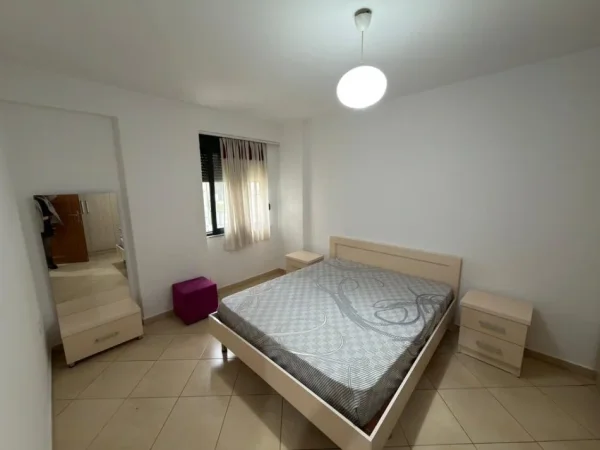 Tirane, jepet me qera apartament 2+1+Ballkon Kati 5, 100 m² 550 € (5 MAJI)