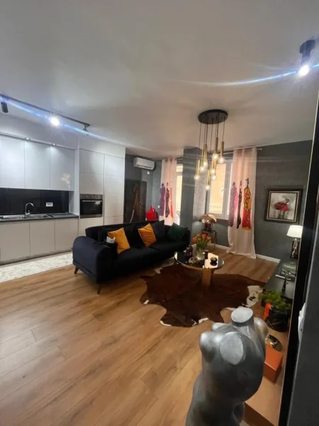Tirane, jepet me qera apartament 1+1 Kati 6, 77 m² 850 € (Mozaiku i Tiranes, 21 Dhjetori)