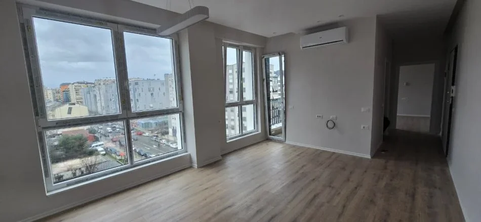 Tirane, jepet me qera zyre Kati 6, 60 m² 700 € (KOMUNA E PARISIT)